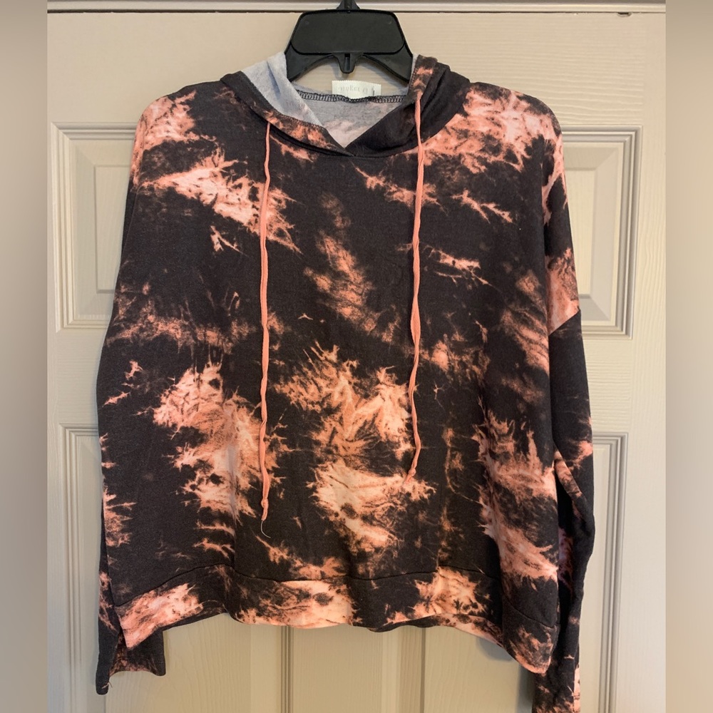 Crop Top hoodie by Ginger G. Size Large. Soft and stretchy - Picture 2 of 9